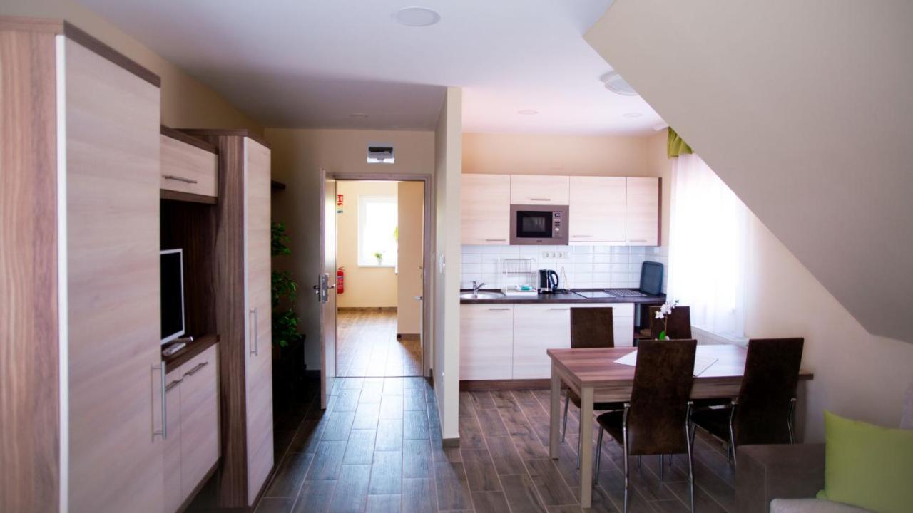 Nyíregyháza Irany Colorado Apartman Bed & Breakfast エクステリア 写真